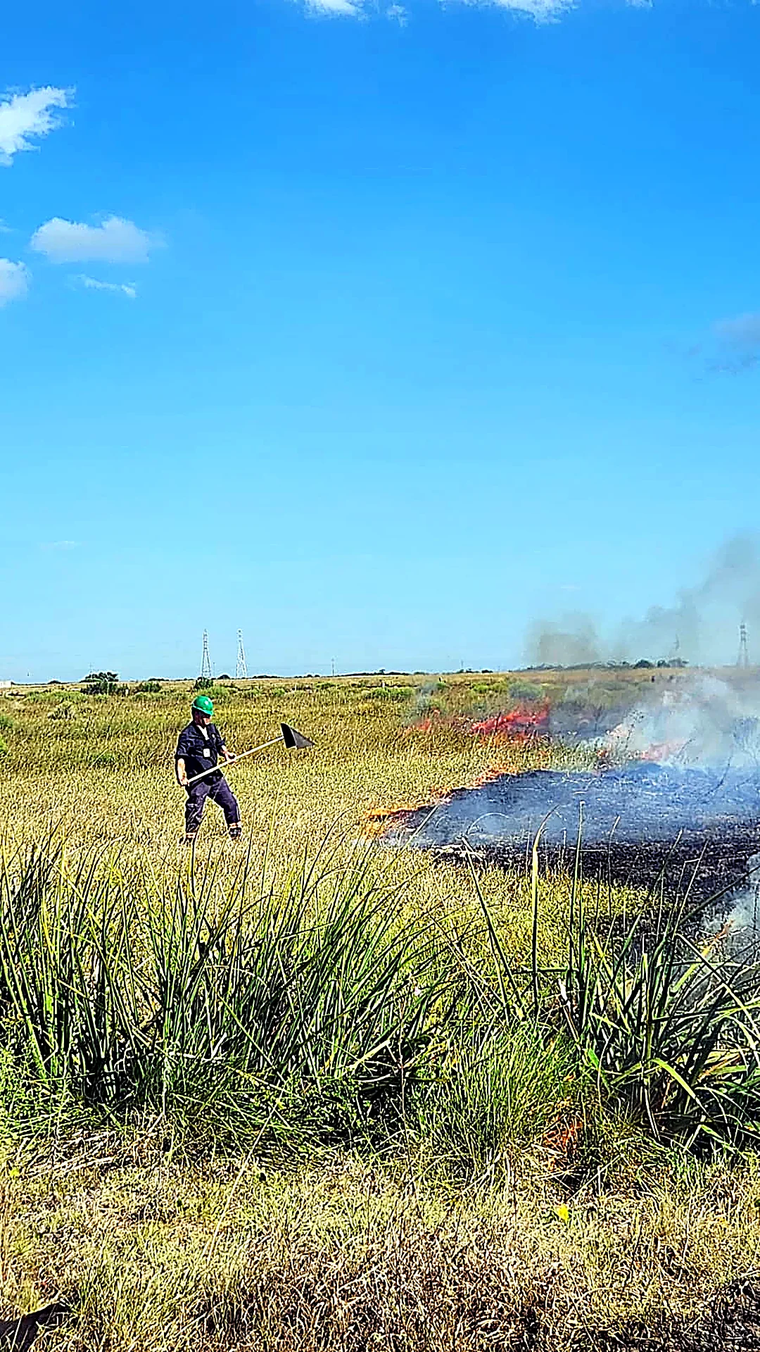 Combate a incêndio em campo